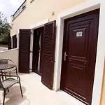 Berdoussis فندق