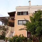 Berdoussis فندق