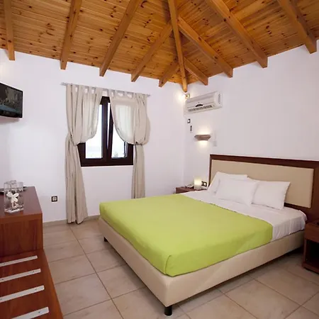 Отель Berdoussis 2*